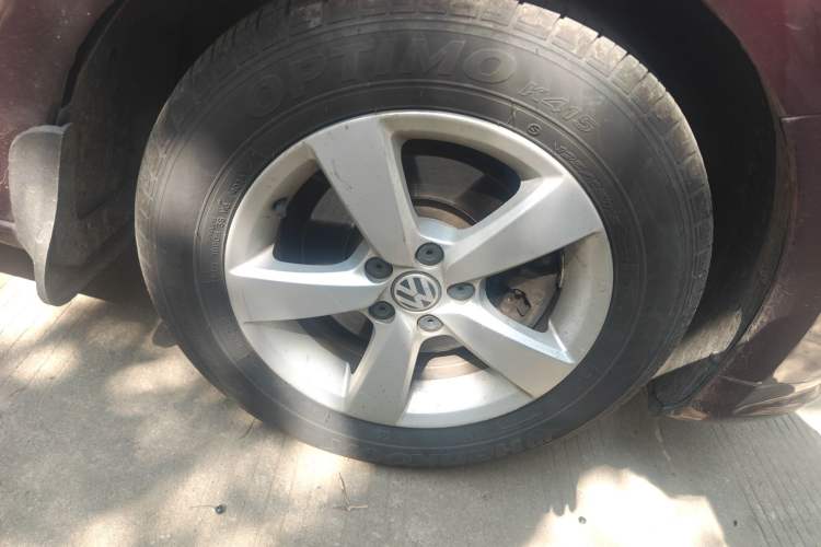 Used Volkswagen Lavida 2013 1.6L Manual Fashion Edition Right Front Wheel Hub