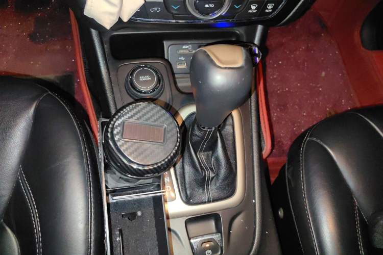 Used Jeep Cherokee 2014 2.4L Luxury Edition Gear Lever