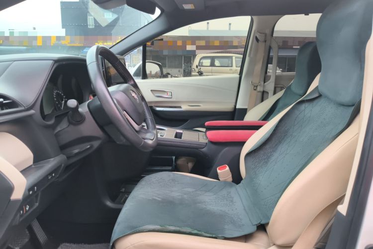 Used Toyota Sienna 2023 2.5L Hybrid Luxury Edition