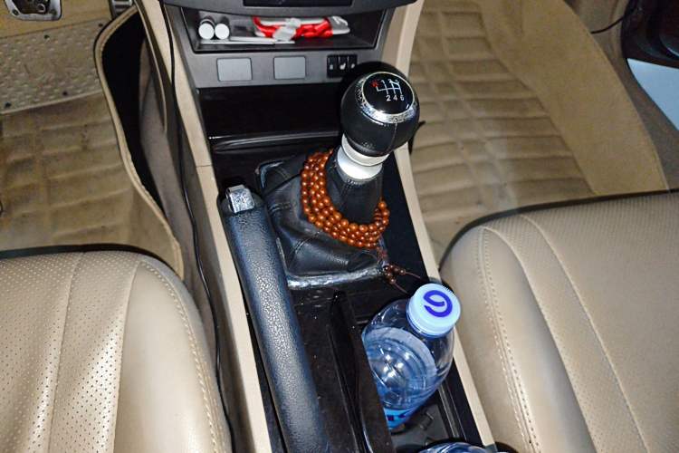 Used BYD G6 2013 1.5TI Manual Luxury Model Gear Lever