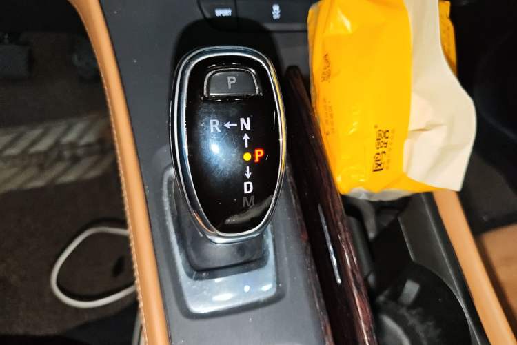 Used Buick LaCrosse 2016 20T Elite Edition Gear Lever