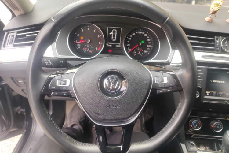 Used Volkswagen Magotan 2017 330TSI DSG Leading Model Steering Wheel