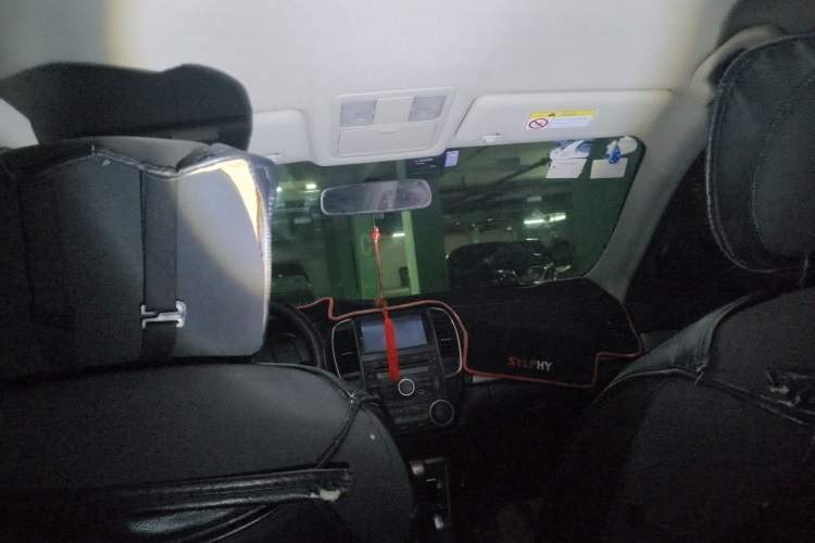 Used Nissan Sylphy 2012 1.6XE Manual Comfort Edition Headliner