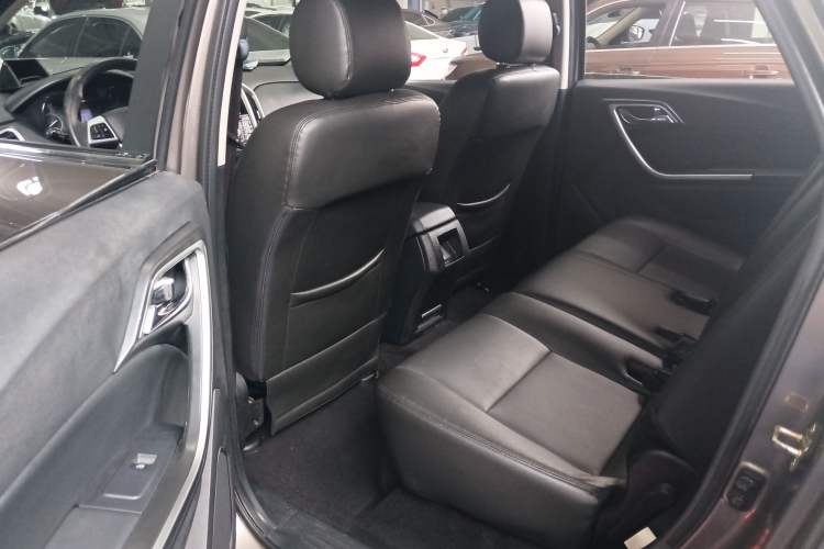 Used JMC Yusheng S350 2014 2.4T Automatic 2WD Diesel Luxury Version with Sunroof 5 Seats
