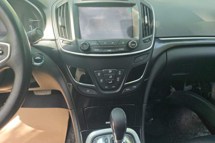 Used Buick Regal 2015 1.6T Elite Tech Model Audio And AC Panel