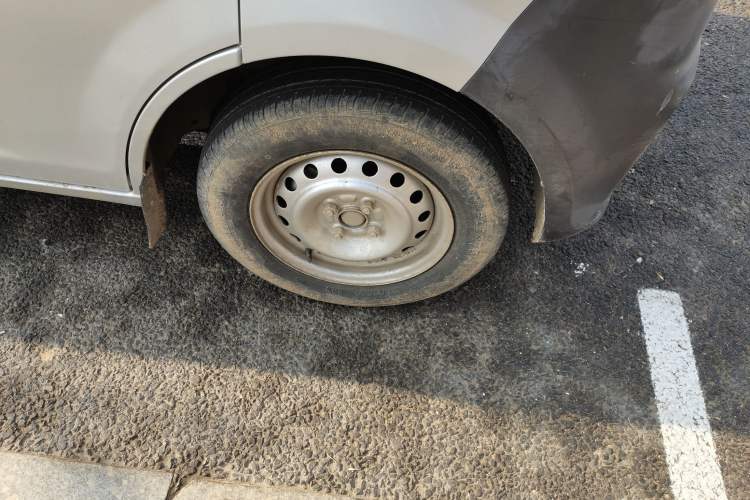 Used CHANGAN KUAYUE Xing V3 2023 1.5L Gasoline Comfort Model 7-Seater Passenger Vehicle Right Front Wheel Hub