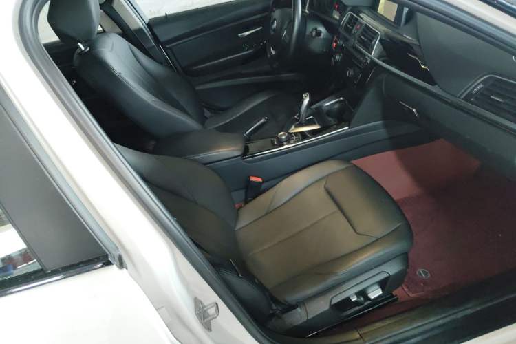 Used BMW 3 Series 2016 320Li Ambition Model
