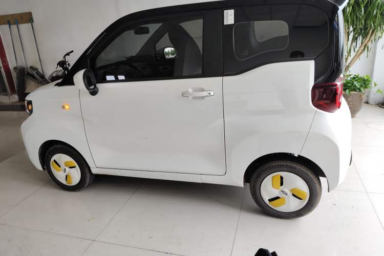 Used Chery New Energy QQ Ice Cream 2022 170km Sundae Phosphate Lithium-Ion