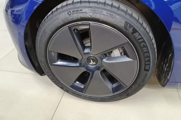 Used Tesla Model 3 2022 Rear-Wheel-Drive Version Left Front Wheel Hub