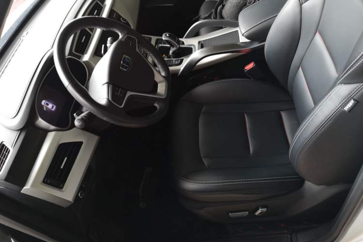 Used Geely Auto Emgrand X7 Sport 2020 1.8TD DCT Two-Wheel Drive Smart Connect 4G-Enabled Version
