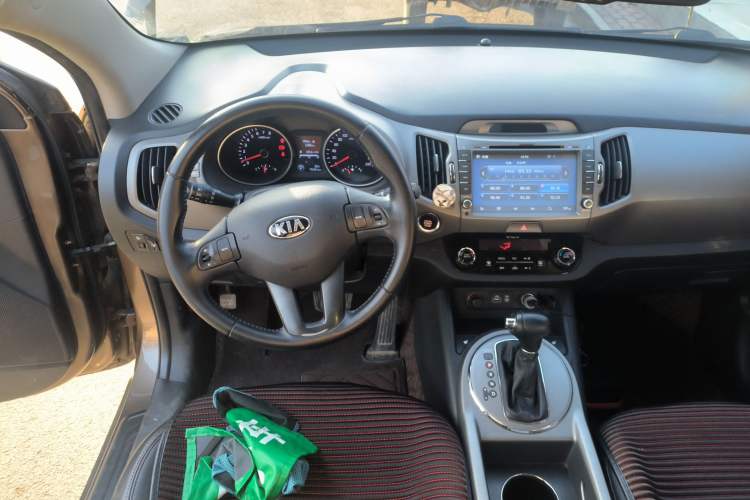 Used Kia Sportage R 2015 2.0L Automatic Two-Wheel Drive DLX Model Steering Wheel