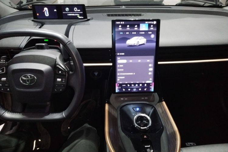 Used Toyota bZ3 2023 616 km Long-Range Premium
