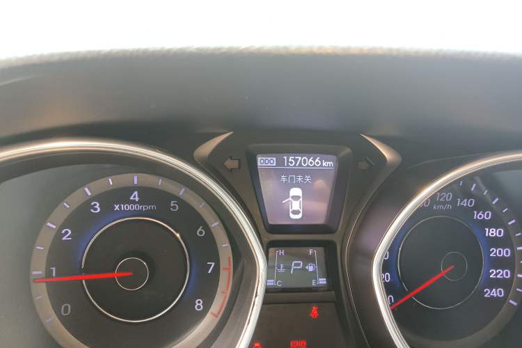 Used Hyundai Elantra (5th Generation / Langdong) 2012 1.6L Automatic Leading Model Odometer Close Up