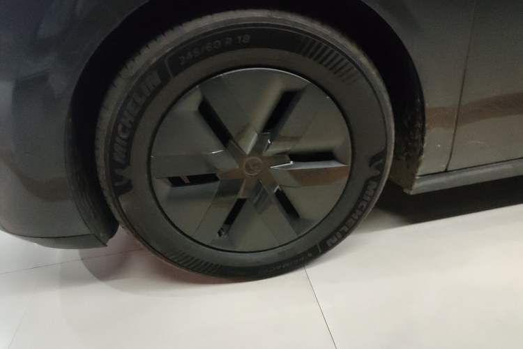 Used Li Auto MEGA 2024 Ultra Model
