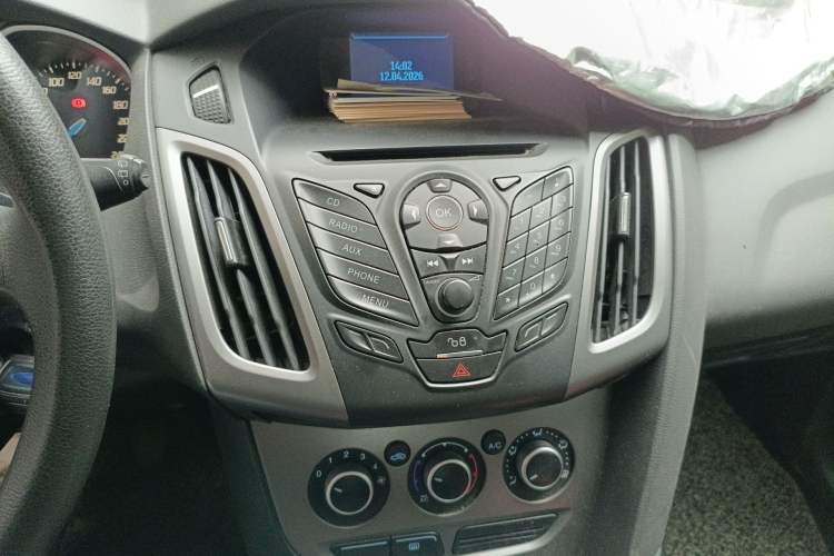 Used Ford Focus 2012 Hatchback 1.6L Manual Comfort Model Audio And AC Panel