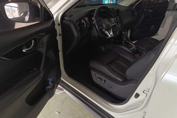 Used Nissan X-Trail 2017 2.5L CVT Leading Edition 4WD Driver Seat