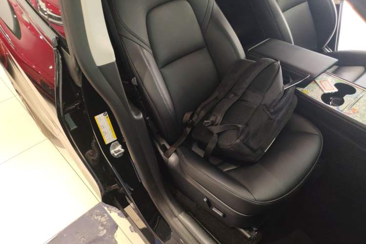 Used Tesla Model Y 2023 Rear-Wheel-Drive Version Right Front Seat