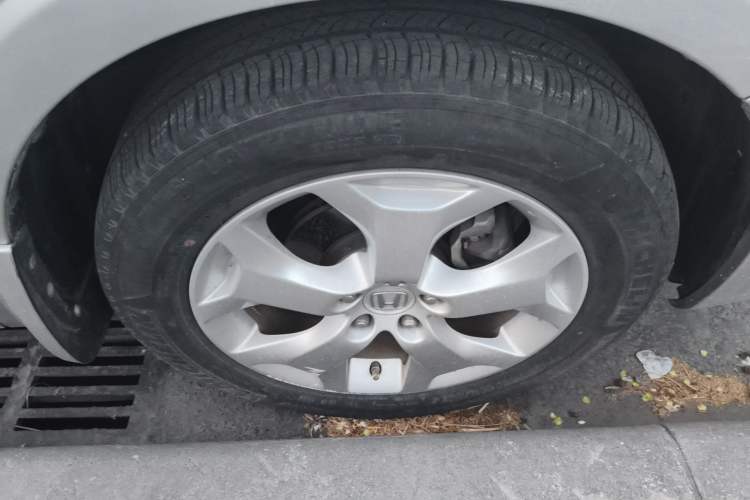 Used Honda Crosstour 2012 2.4L Luxury Edition Right Front Wheel Hub