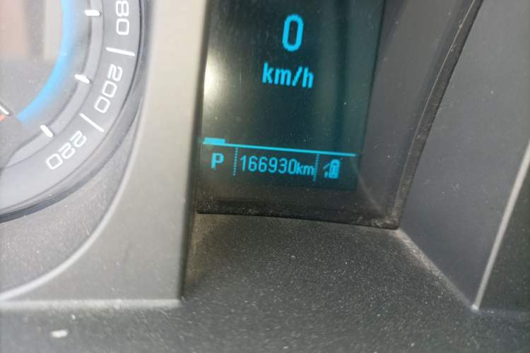 Used Buick GL8 2015 2.4L Luxury Business Premium Edition Odometer Close Up