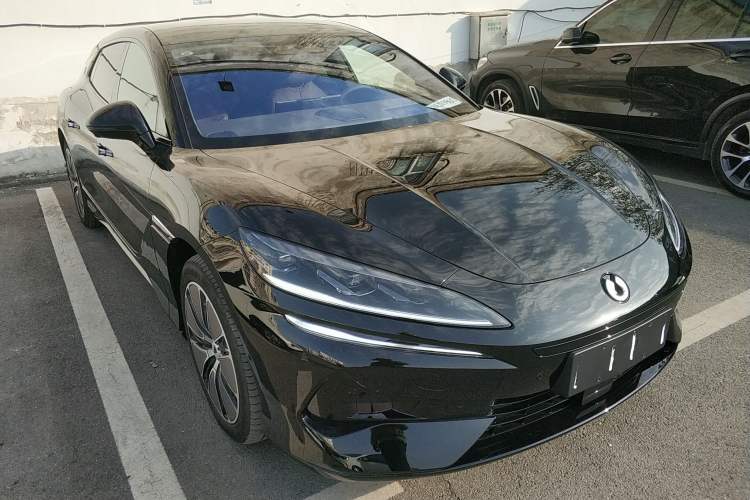 Used Denza Z9GT 2024 1100 4x4 Max First Edition Front Right 45 Deg