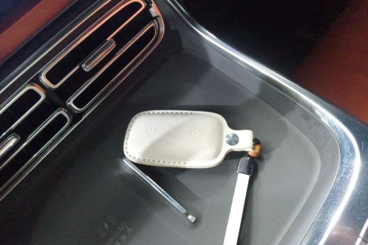 Used Geely Galaxy M9 2025 Model 230km Two-Wheel-Drive Exploration Edition Interior 1