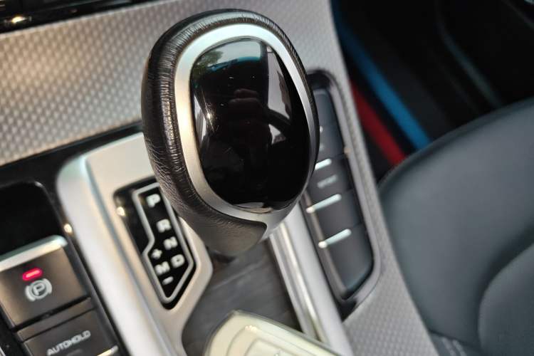 Used Geely Auto Emgrand GS 2016 Elegant Edition 1.3T Automatic LingShang Model Gear Lever