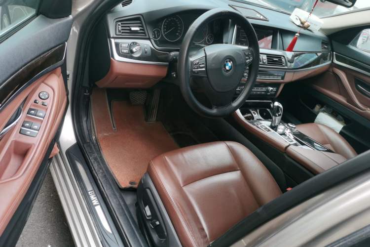 Used BMW 5 Series 2014 525Li Leading Model
