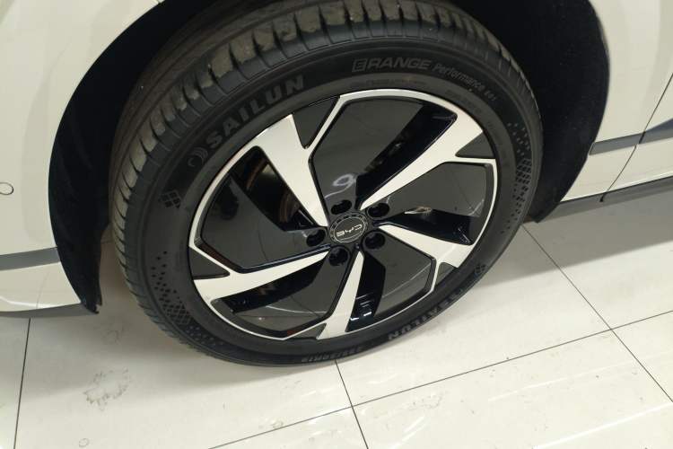 Used BYD Sealion 06 New Energy 2025 Model EV 605 Navigation Plus Edition Left Front Wheel Hub