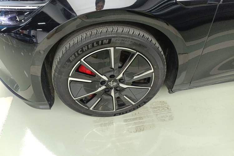 Used BYD Han L 2025 EV 701KM LiDAR Deluxe Edition Left Front Wheel Hub