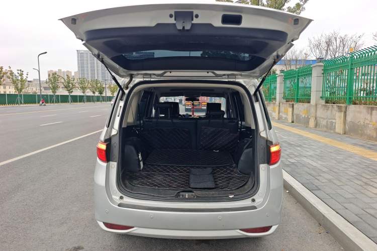 Used CHANGAN KAICHENG Oushang A600 2016 1.5L Manual Luxury 7-Seater Trunk