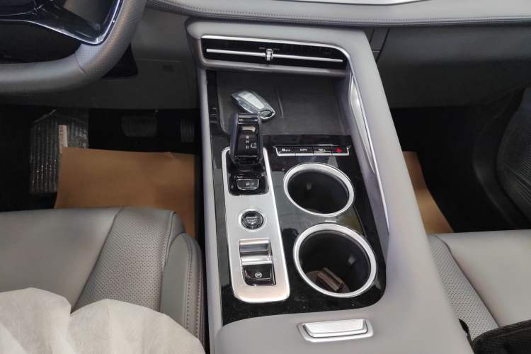 Used Geely Auto Emgrand X7 Sport 2026 Model 1.5TD Aspirational Gear Lever