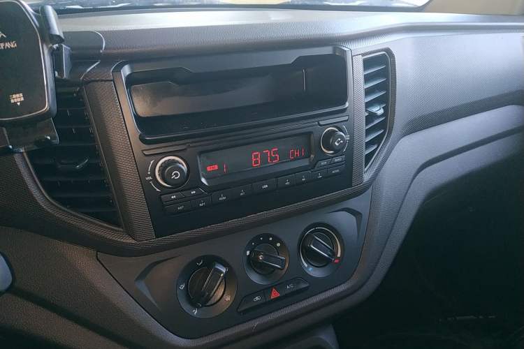 Used Wuling Hongguang V 2022 1.5L Jingqu Edition Enclosed-Window Vehicle with Hydraulic Power Steering LAR
