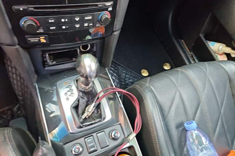 Used Infiniti FX 2010 FX35 Standard Edition Gear Lever