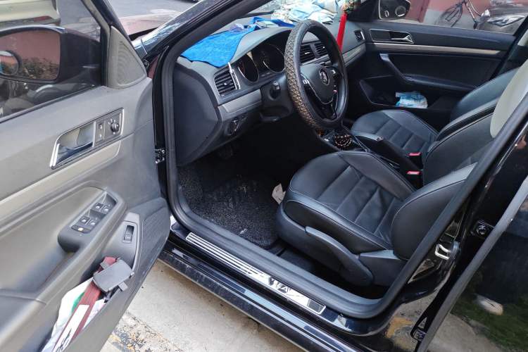 Used Volkswagen Lavida 2017 1.6L Automatic Comfort Edition
