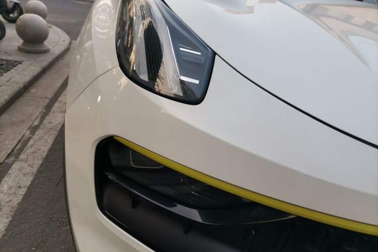 Used Lynk & Co 05 2020 2.0TD Two-Wheel Drive Shine Halo Right Front Headlight