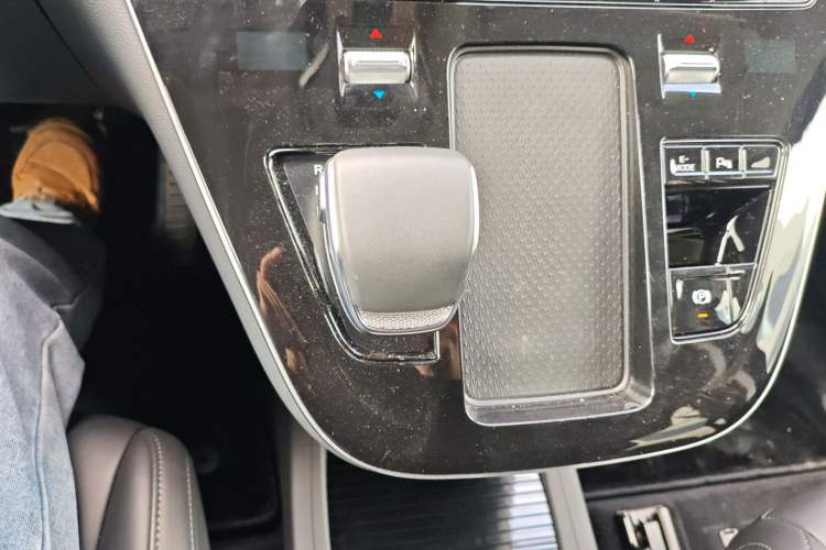 Used Hongqi HQ9 PHEV 2024 2.0T Four-Wheel Drive Business Edition Gear Lever