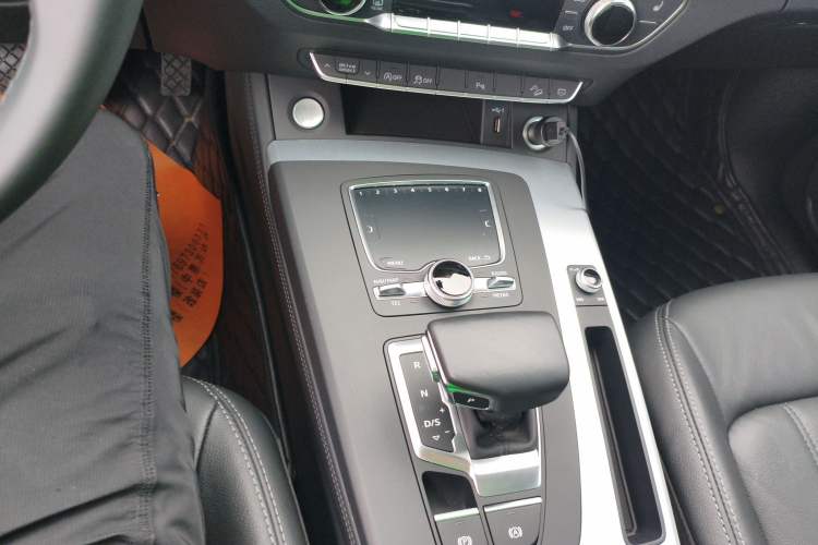 Used Audi Q5L 2020 Updated 40 TFSI Prestige Fashion Edition Gear Lever