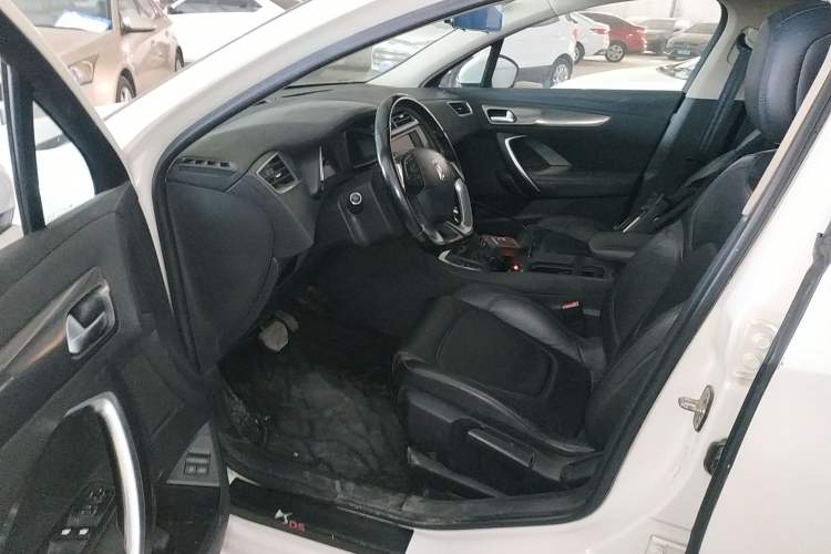 Used DS 5LS 2014 1.6T Elegant Version THP160