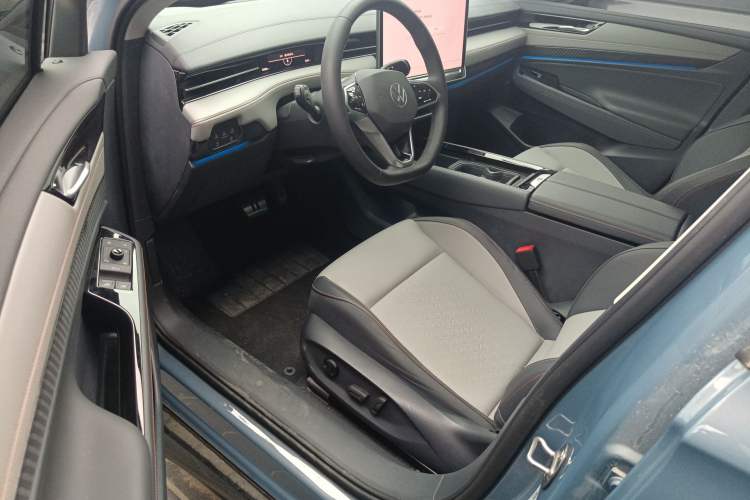 Used Volkswagen ID.7 VIZZION 2024 AIR model Driver Seat