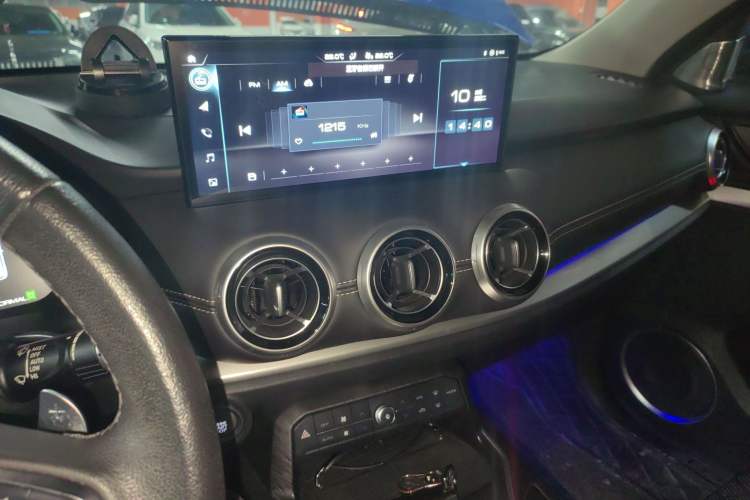 Used Wey VV6 2020 2.0T Two-Wheel Drive Smart Enjoyment+