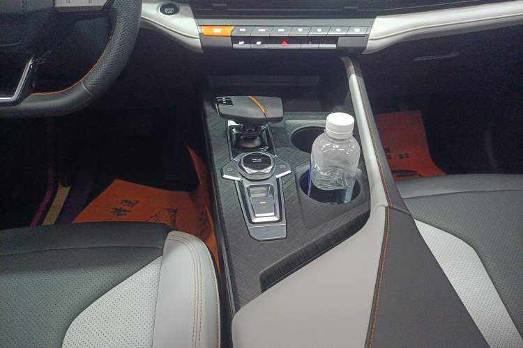 Used Changan UNI-V iDD 2024 Blue Whale Smart Electric iDD 136km ZhiKu Model