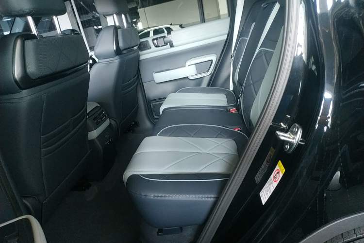 Used Formula Leopard 5 2023 Explore Edition
