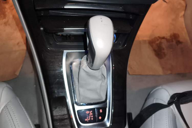 Used Citroen C5 2013 2.3L Automatic Zunyu Model Gear Lever