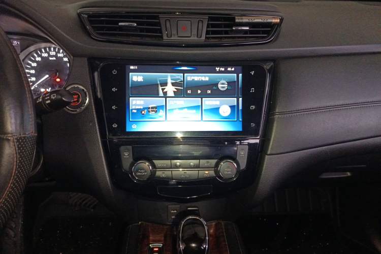 Used Nissan X-Trail 2019 2.0L CVT Smart Connect Comfort Edition 2WD Audio And AC Panel