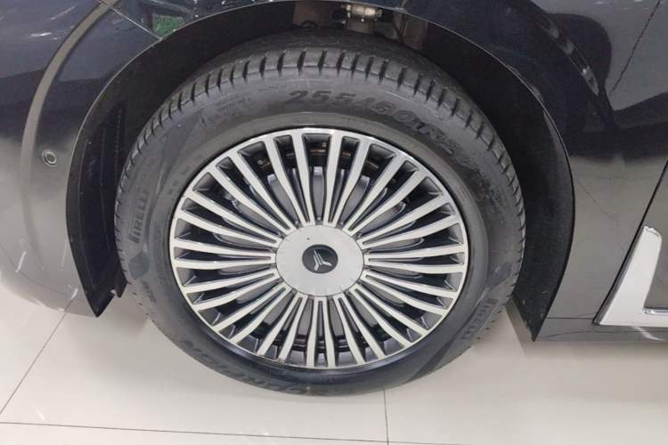 Used VOYAH Dream 2025 PHEV Four-Wheel Drive Excellence Kunpeng Edition Exterior 4