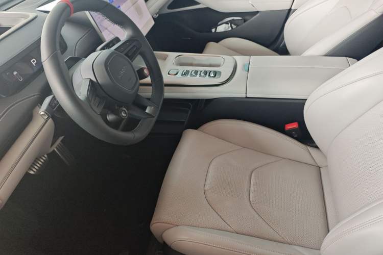 Used Xiaomi Auto SU7 2024 Four-Wheel Drive Ultra-Long Range Advanced Intelligent Driving Max Edition
