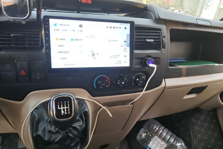 Used Ford Transit Custom 2013 2.4T Diesel Economical Logistics Vehicle Short Wheelbase Mid-Roof China III Standard