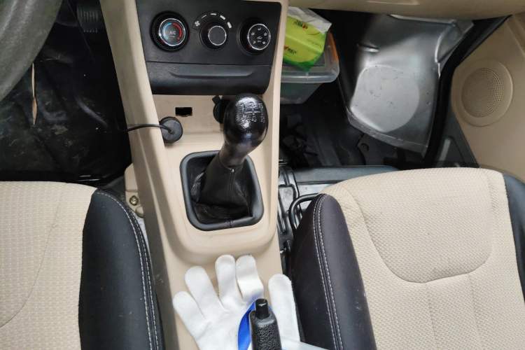 Used CHANGAN KUAYUE Xing V3 2022 1.5L Gasoline Standard-Grade 5-Seater Passenger Vehicle JL473QH Gear Lever