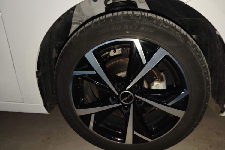 Used Roewe i5 2023 1.5L CVT Luxury Edition Right Front Wheel Hub