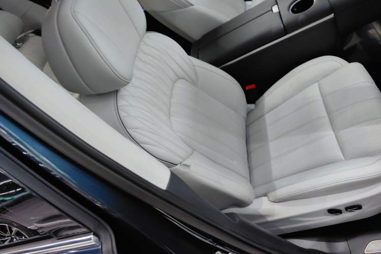 Used VOYAH Dream 2025 PHEV Four-Wheel-Drive Flagship Kunpeng Edition Right Front Seat